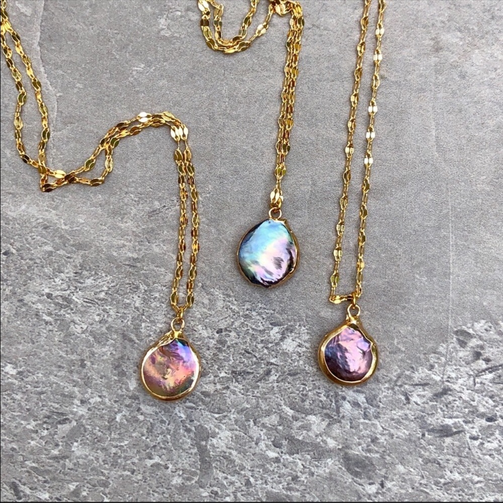 ❣️Last One❣️Dainty Peacock Pearl 22k Gold Necklace - Picture 4 of 7